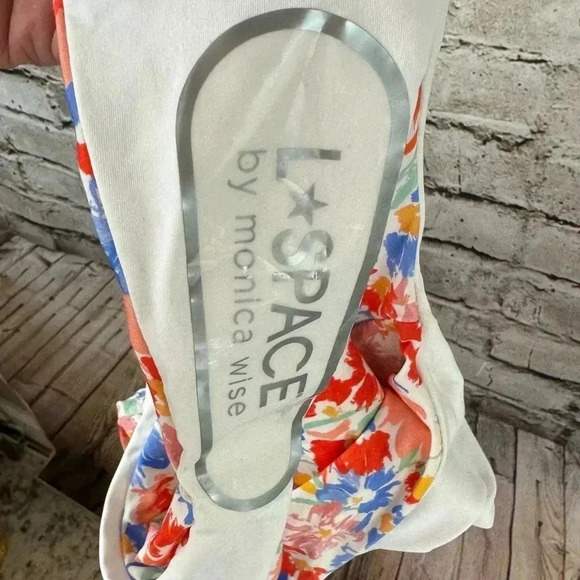 NWT L*Space Marilyn Floral Print One Piece Swimsuit Size 4 Flowers Forever Beach - Picture 9 of 11